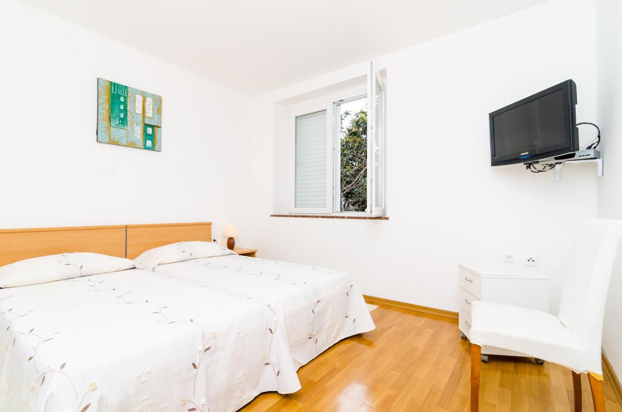 Apartment Seaside Terrace Apartment: Beachfront Comfort With Wi-fi *