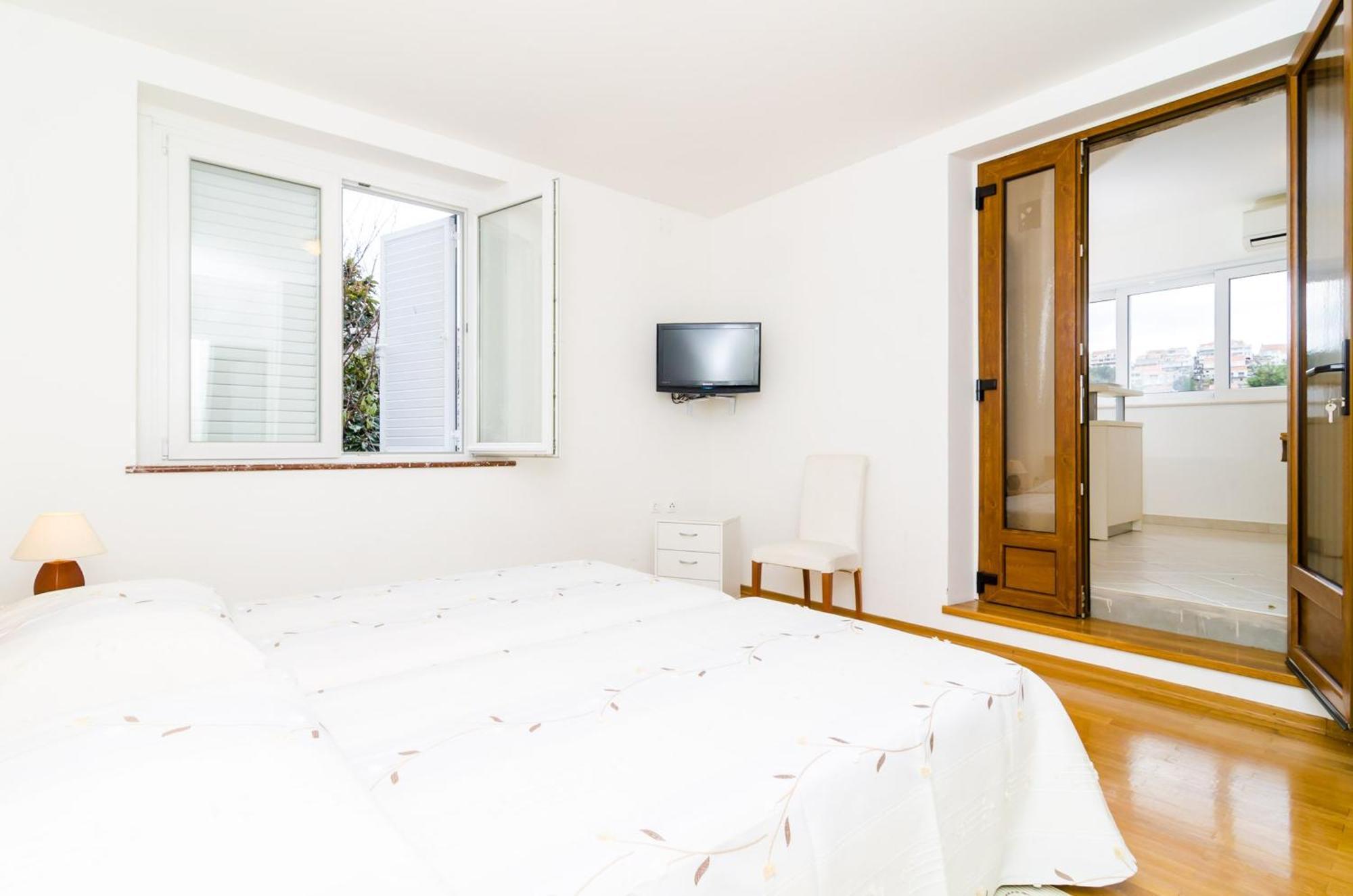 Seaside Terrace Apartment: Beachfront Comfort With Wi-fi * Dubrovnik