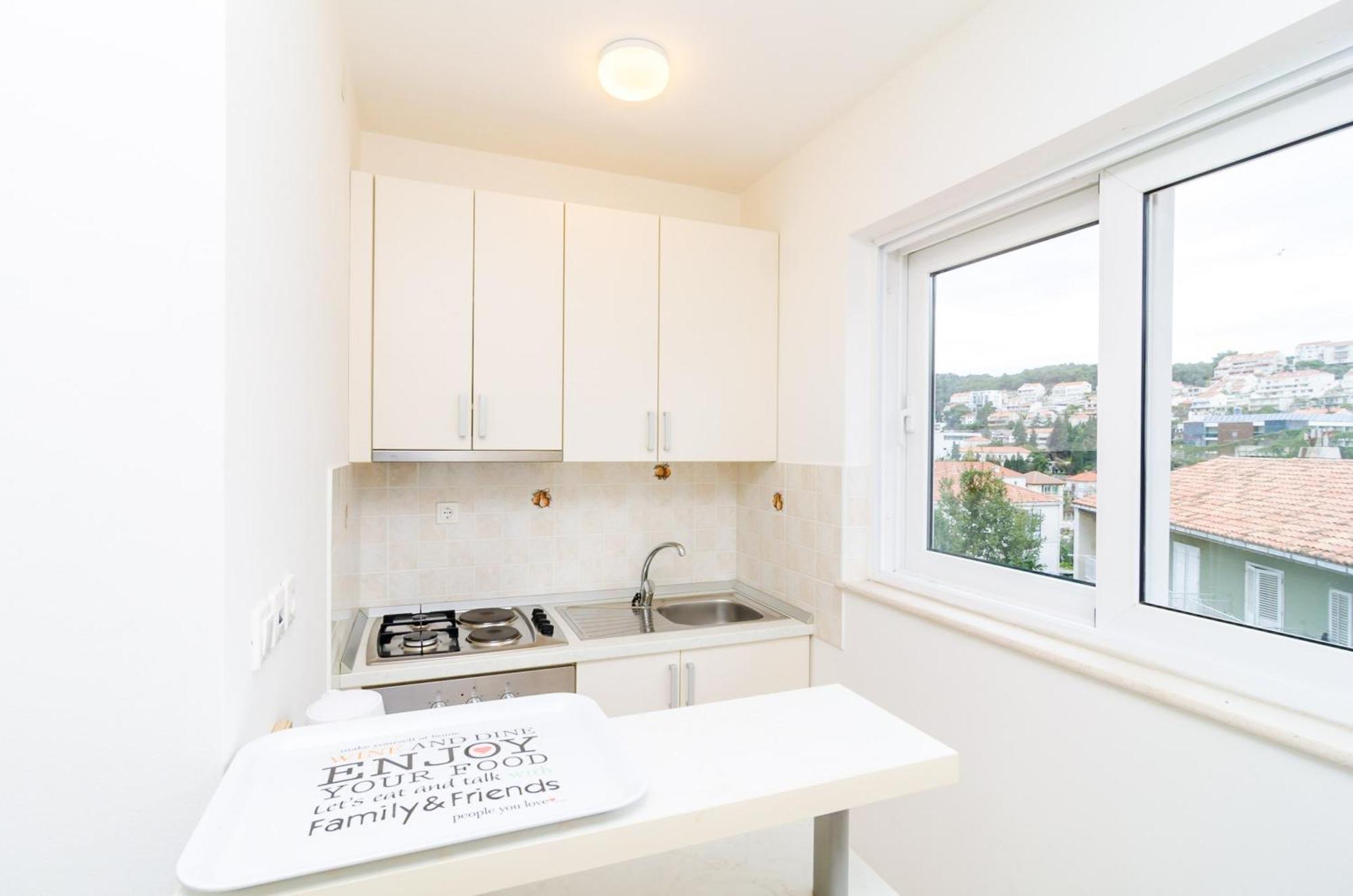 Seaside Terrace Apartment: Beachfront Comfort With Wi-fi Apartment *