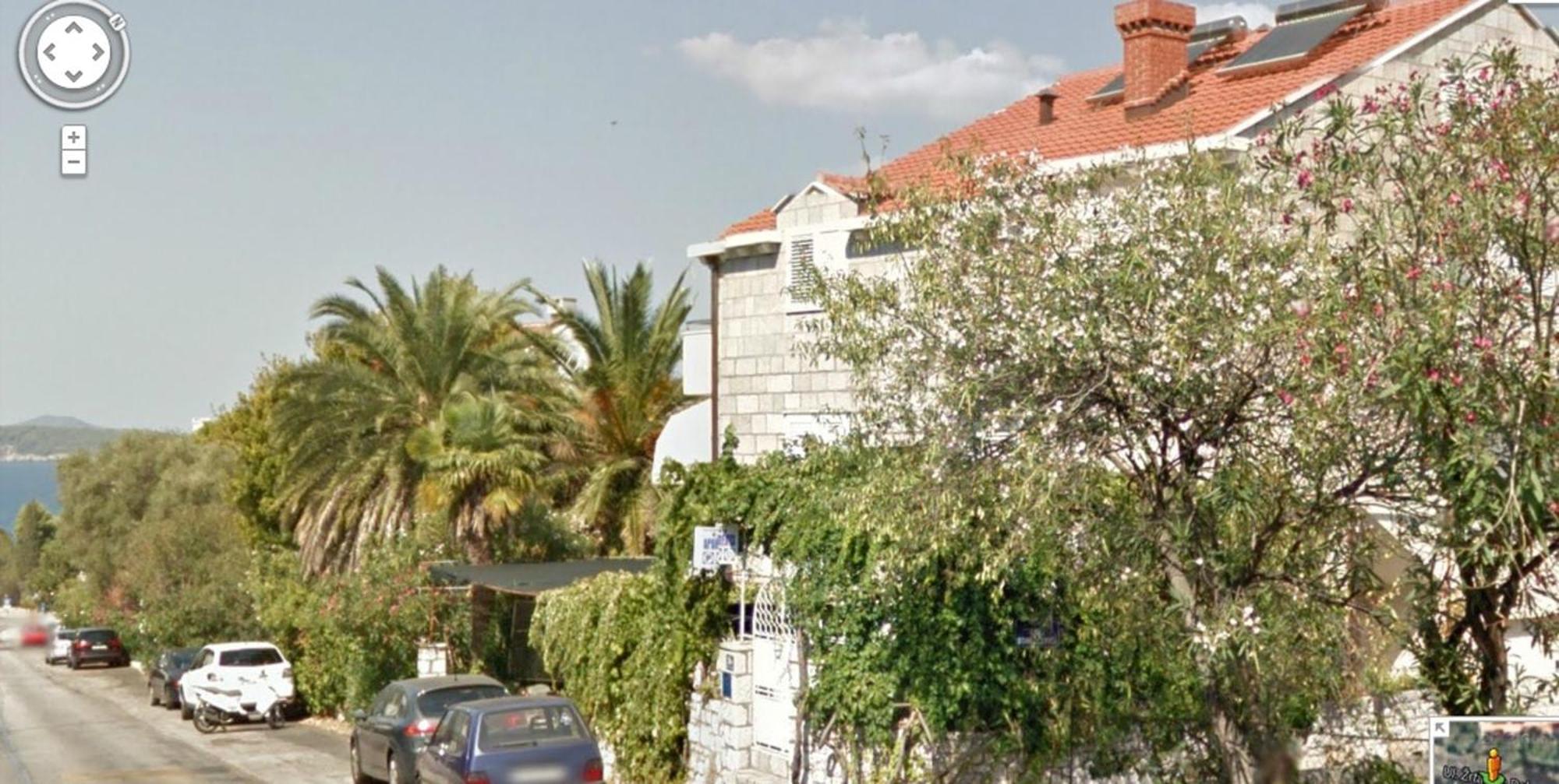 Seaside Terrace Apartment: Beachfront Comfort With Wi-fi Apartment Dubrovnik